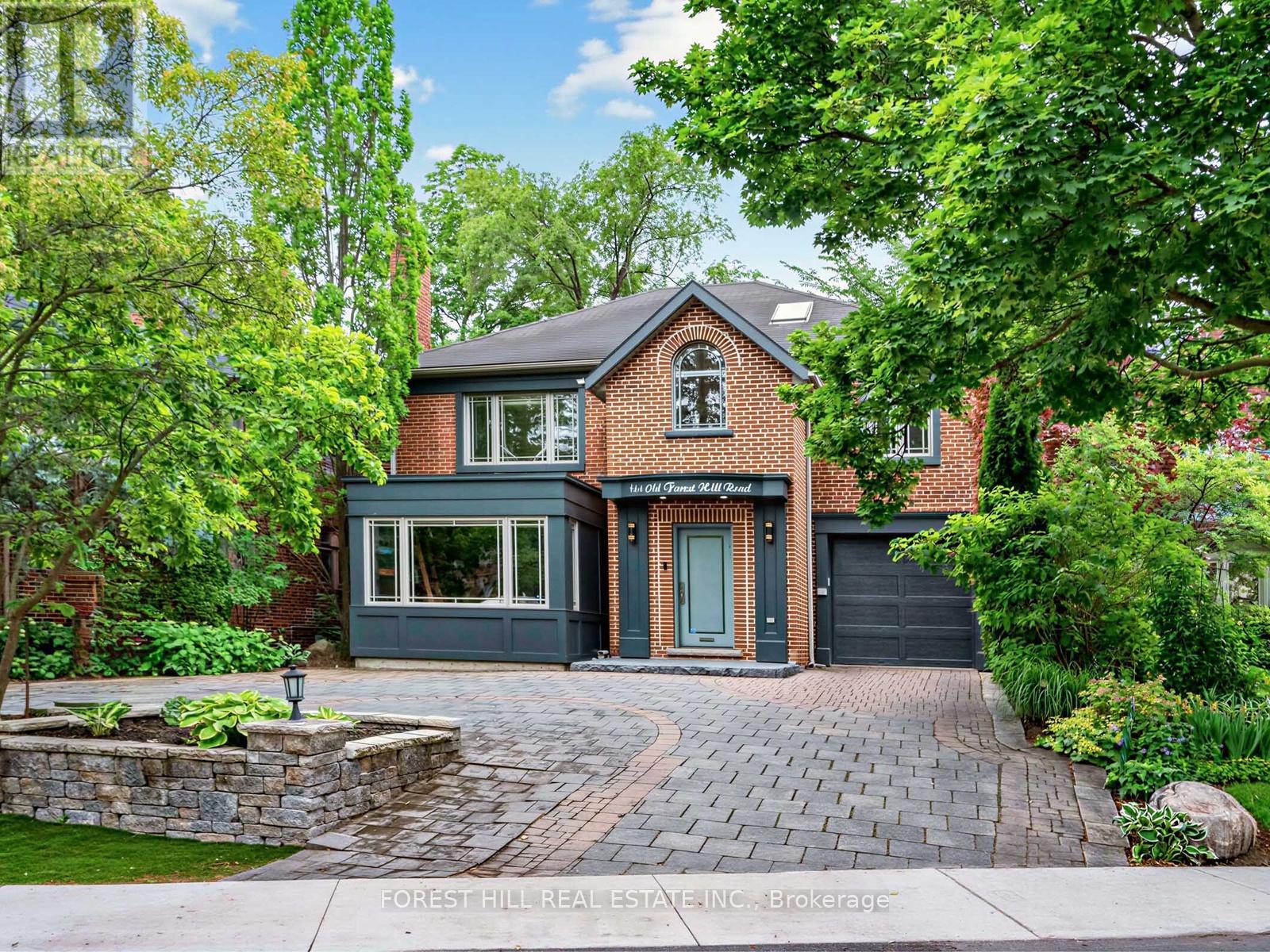 <div class="slider-price">$3,525,000</div><p>144 Old Forest Hill Road, Toronto, Ontario</p>
