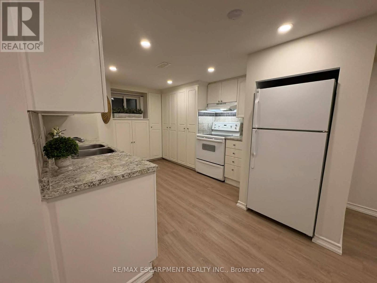 Lower - 29 East 41st Street, Hamilton, Ontario L8T 2Z4 - Photo 11 - X13474800