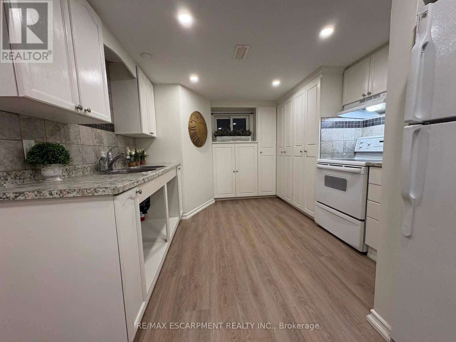 Lower - 29 East 41st Street, Hamilton, Ontario L8T 2Z4 - Photo 9 - X13474800