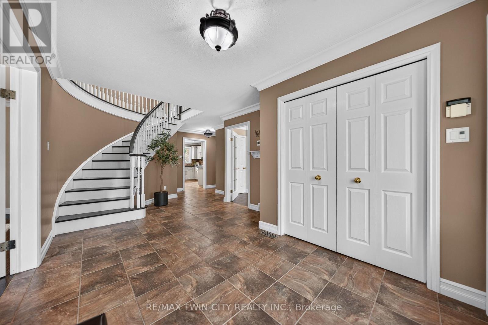 612 Stonebury Crescent, Waterloo, Ontario N2K 3R1 - Photo 8 - X13474932