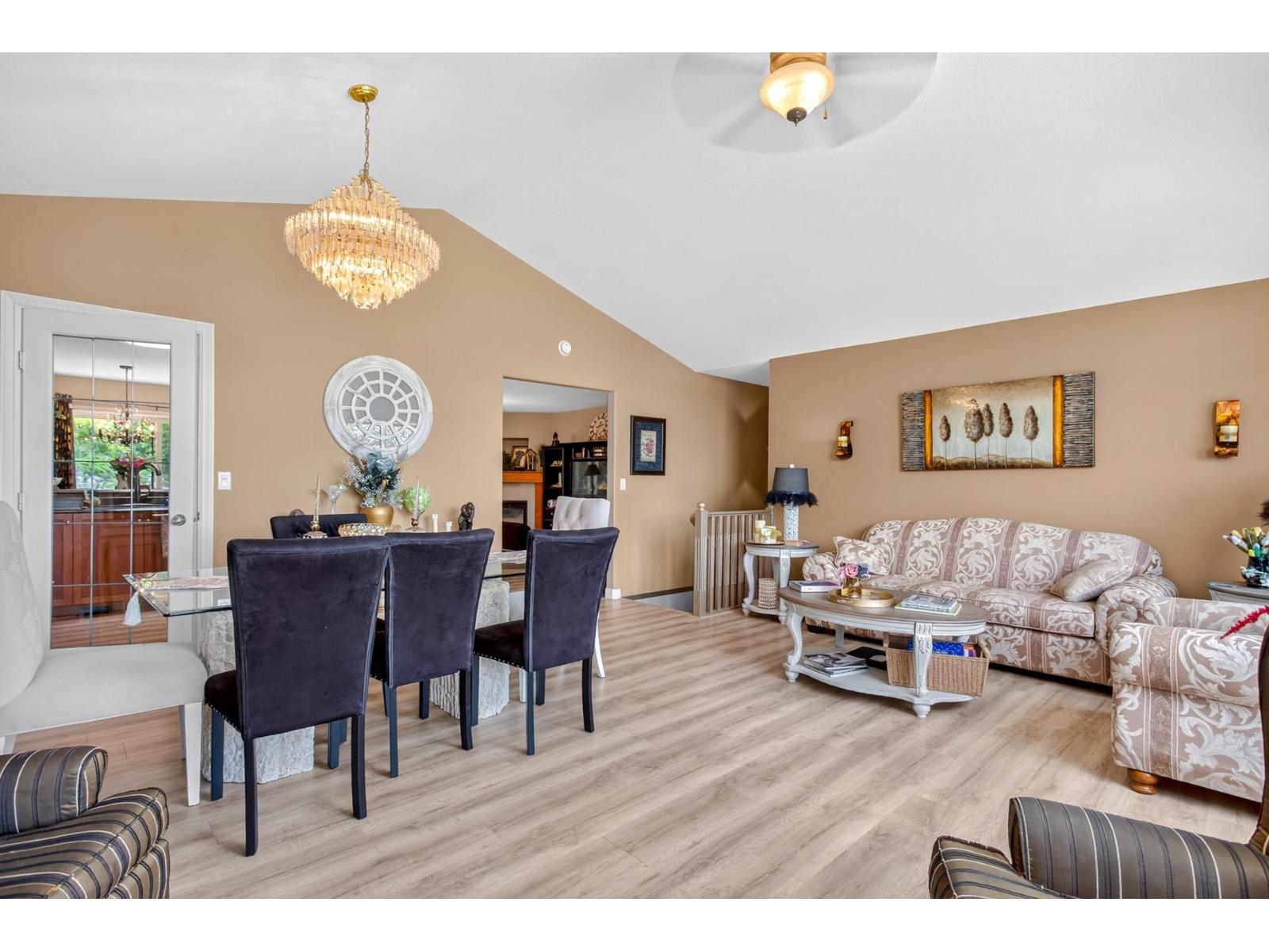 8061 Topper Drive, Mission, British Columbia  V2V 7A8 - Photo 11 - R3138215