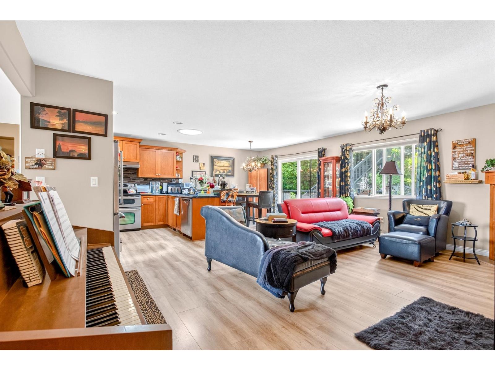 8061 Topper Drive, Mission, British Columbia  V2V 7A8 - Photo 15 - R3138215