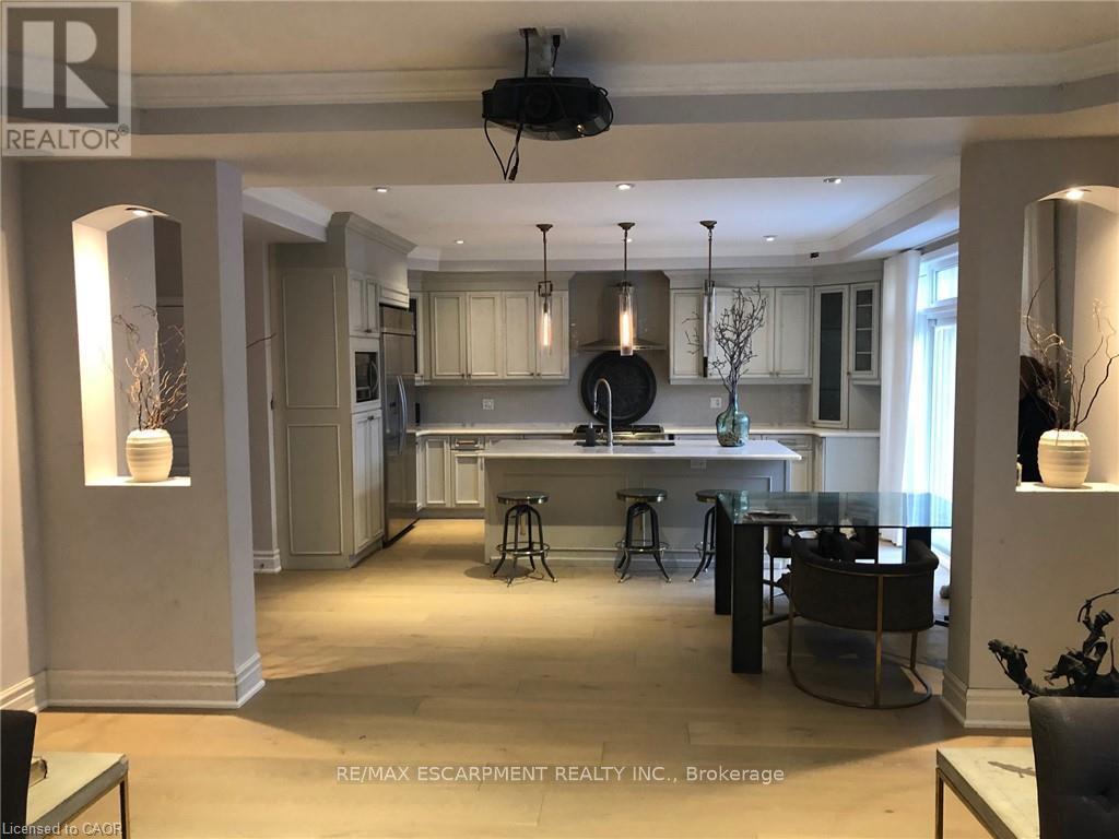 4 Raphael Court, Hamilton, Ontario  L9B 0C7 - Photo 13 - X13475620
