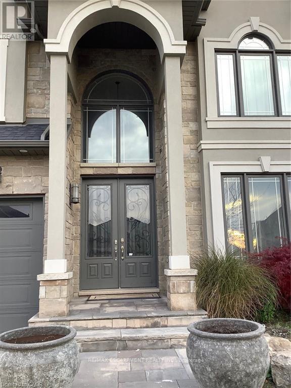 4 Raphael Court, Hamilton, Ontario  L9B 0C7 - Photo 4 - X13475620