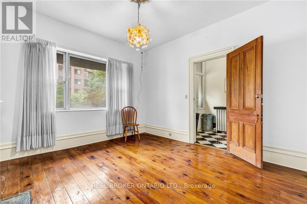 30 Victoria Avenue N, Hamilton, Ontario  L8L 5E1 - Photo 3 - X13475850