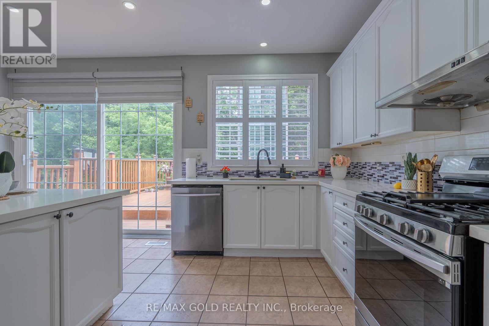 141 Whitwell Drive, Brampton, Ontario  L6P 1L2 - Photo 12 - W13480024