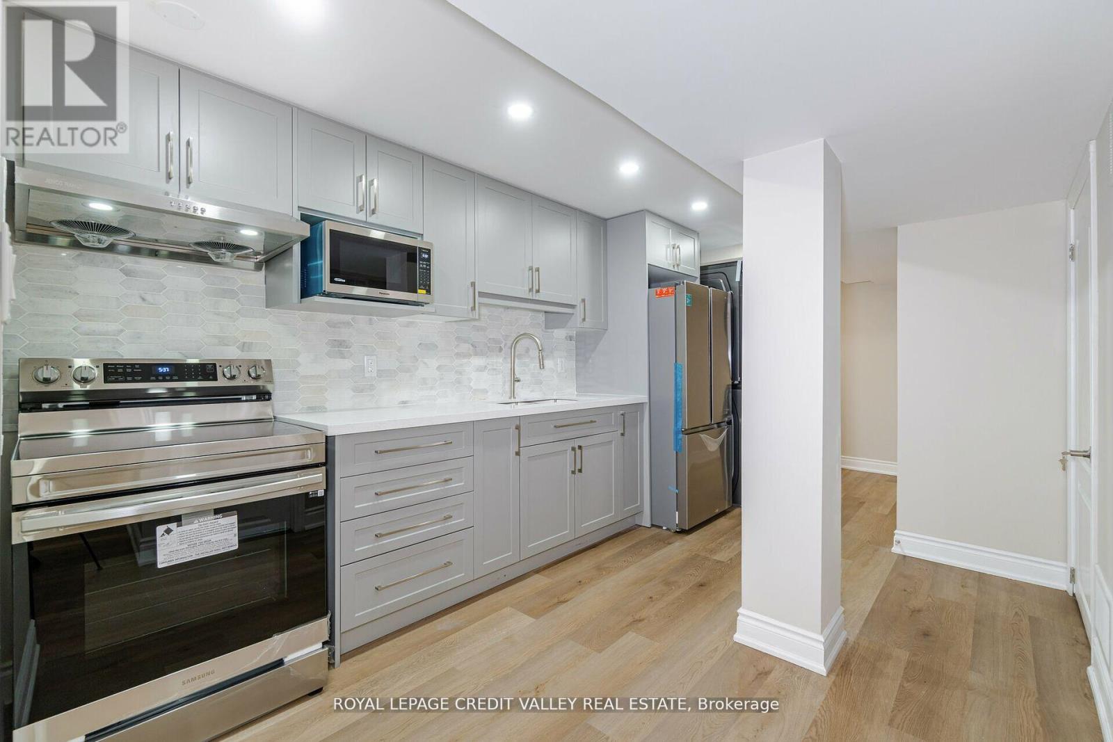 18 Trailhead Crescent, Brampton, Ontario  L6R 3H3 - Photo 10 - W13480046