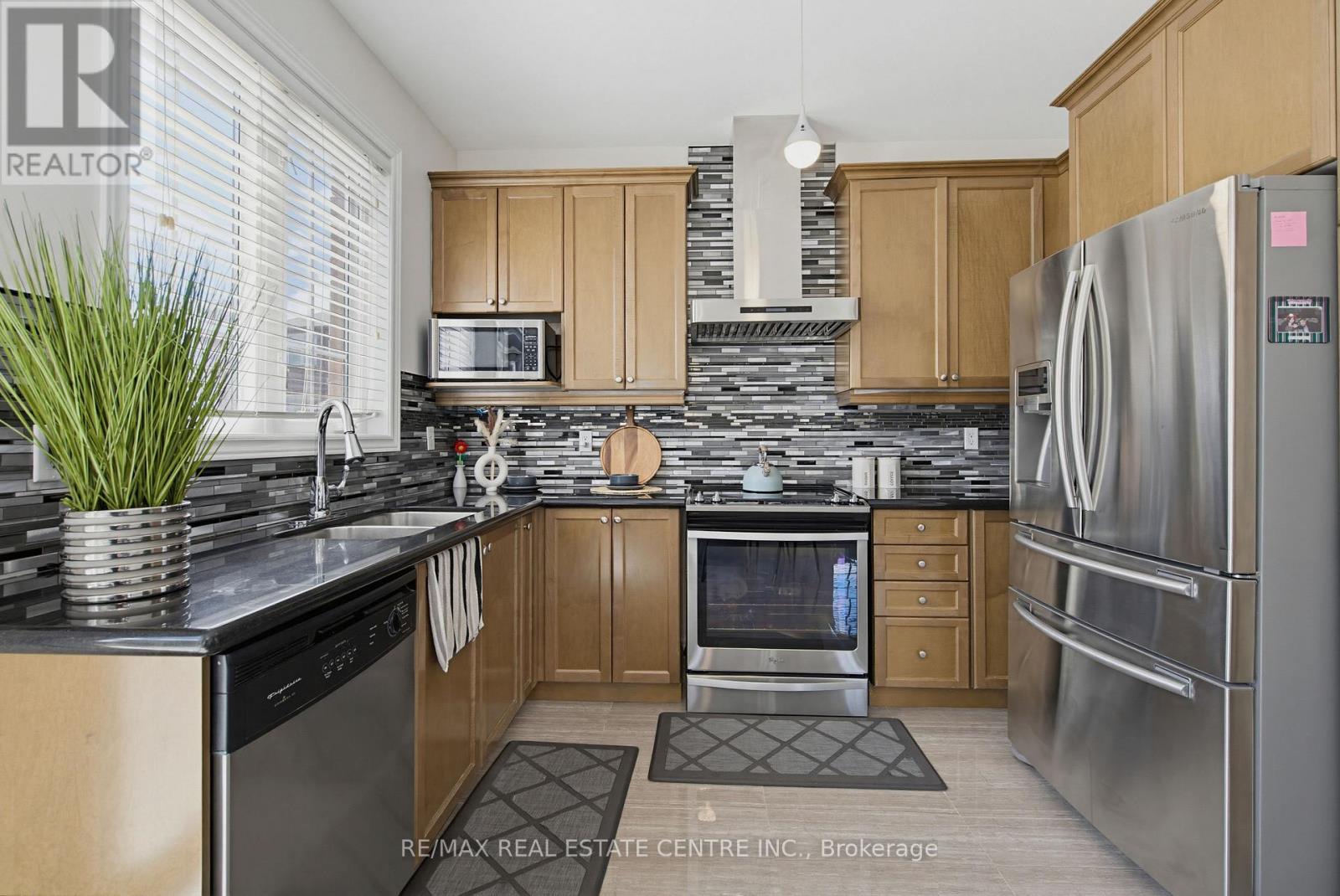 7 Resserville Street, Brampton, Ontario  L6R 0N5 - Photo 11 - W13480048