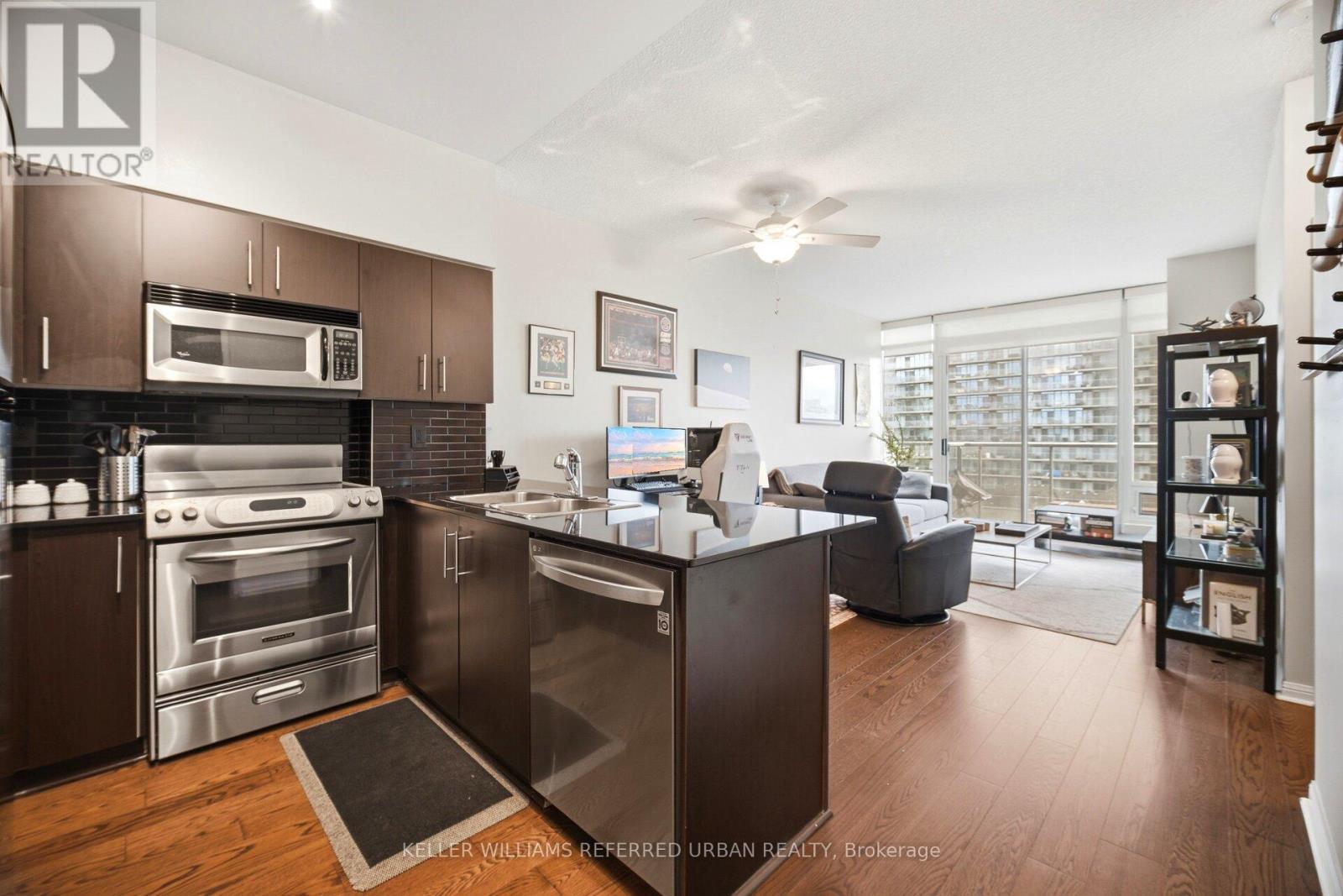 601 - 15 Windermere Avenue, Toronto, Ontario M6S 5A2 - Photo 3 - W13480170