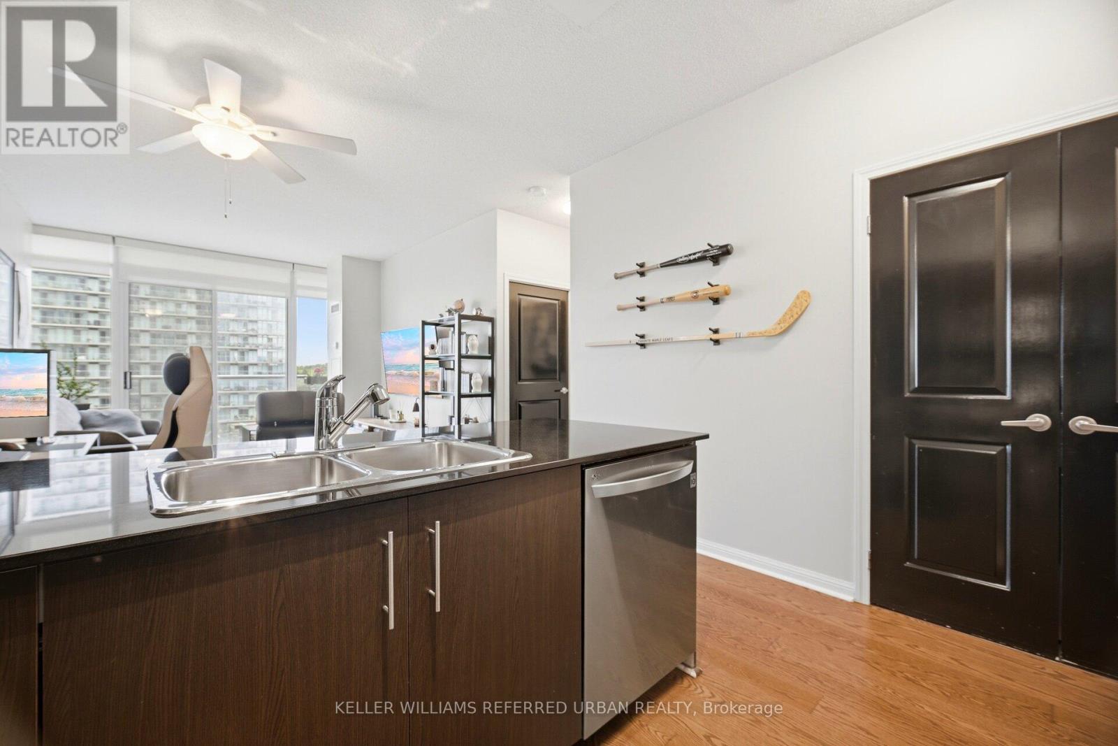 601 - 15 Windermere Avenue, Toronto, Ontario M6S 5A2 - Photo 7 - W13480170