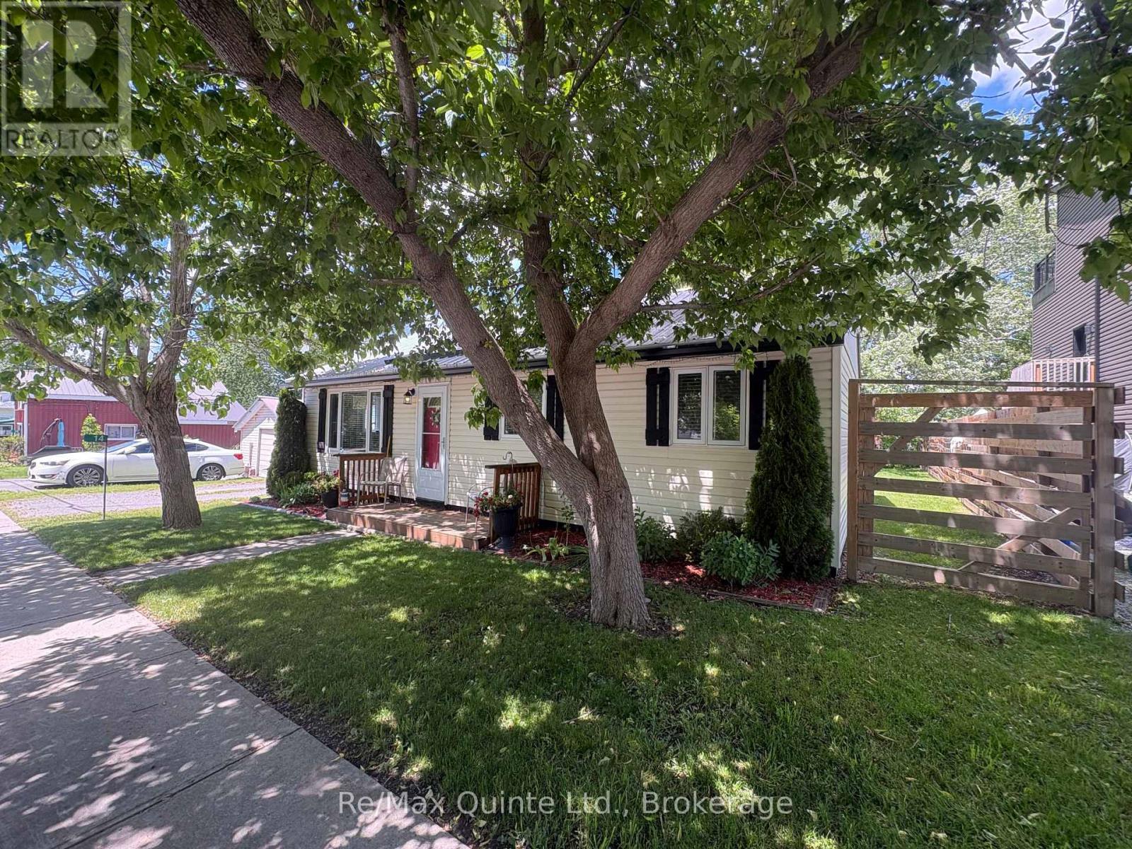14 Bay Avenue, Prince Edward County, Ontario  K0K 1T0 - Photo 3 - X13475122