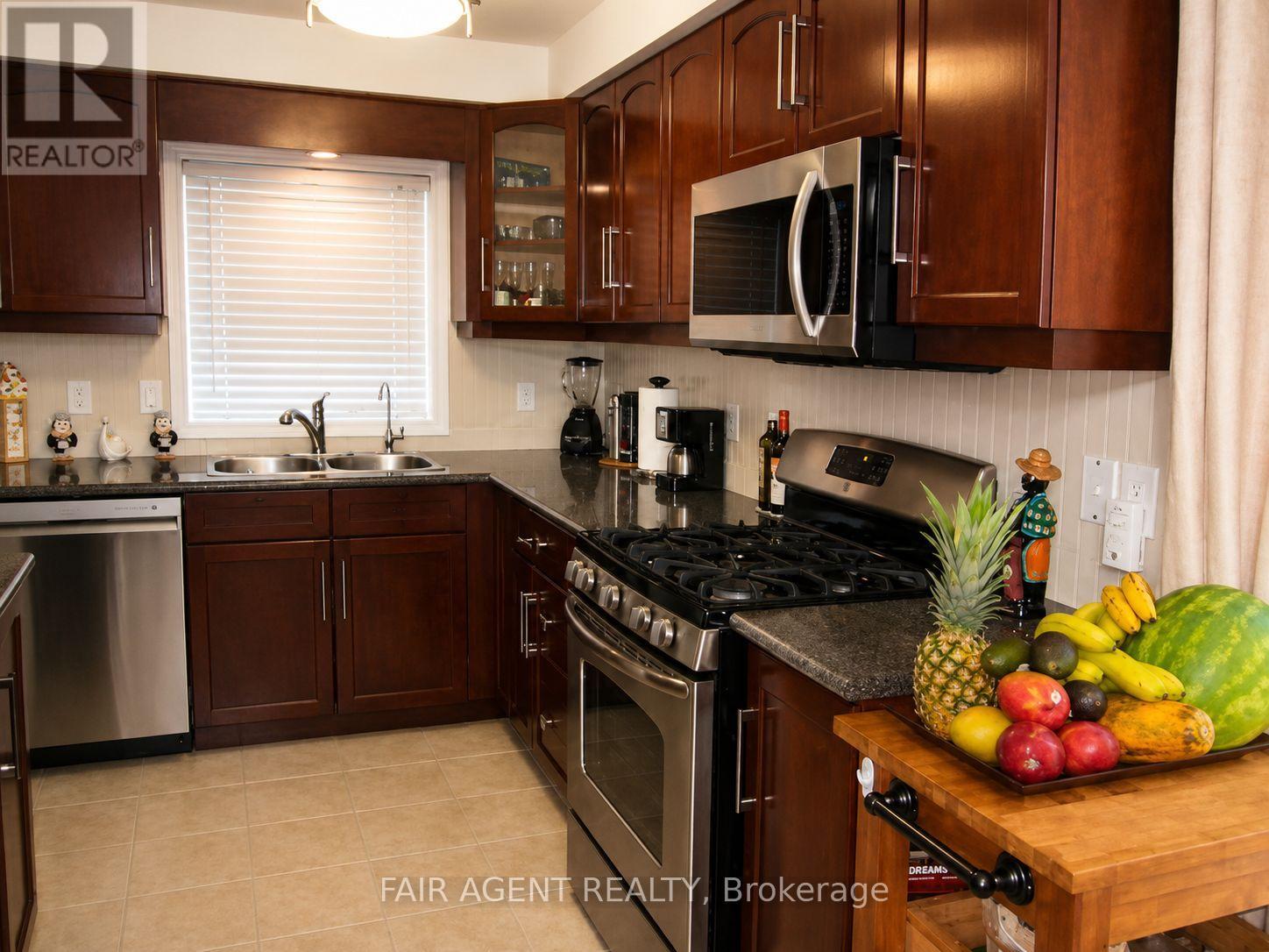 28 Elderberry Avenue, Grimsby, Ontario  L3M 5R5 - Photo 6 - X13474918