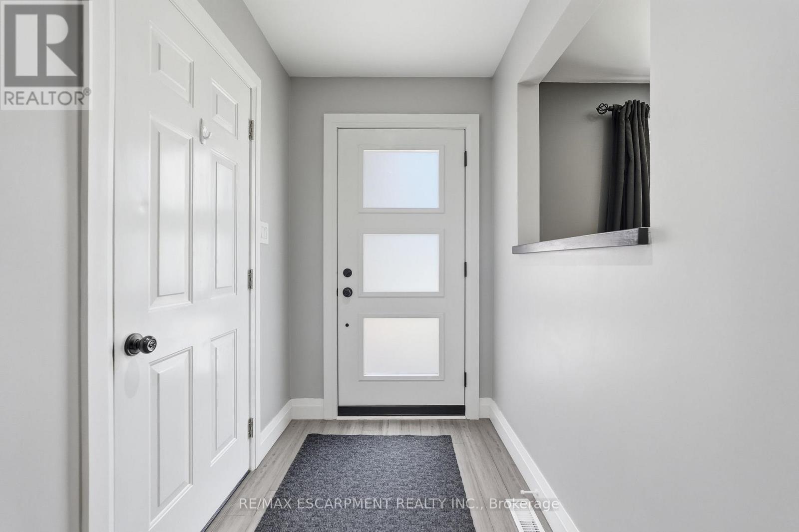 53 Glaceport Avenue, Hamilton, Ontario L9H 7E2 - Photo 4 - X13476394