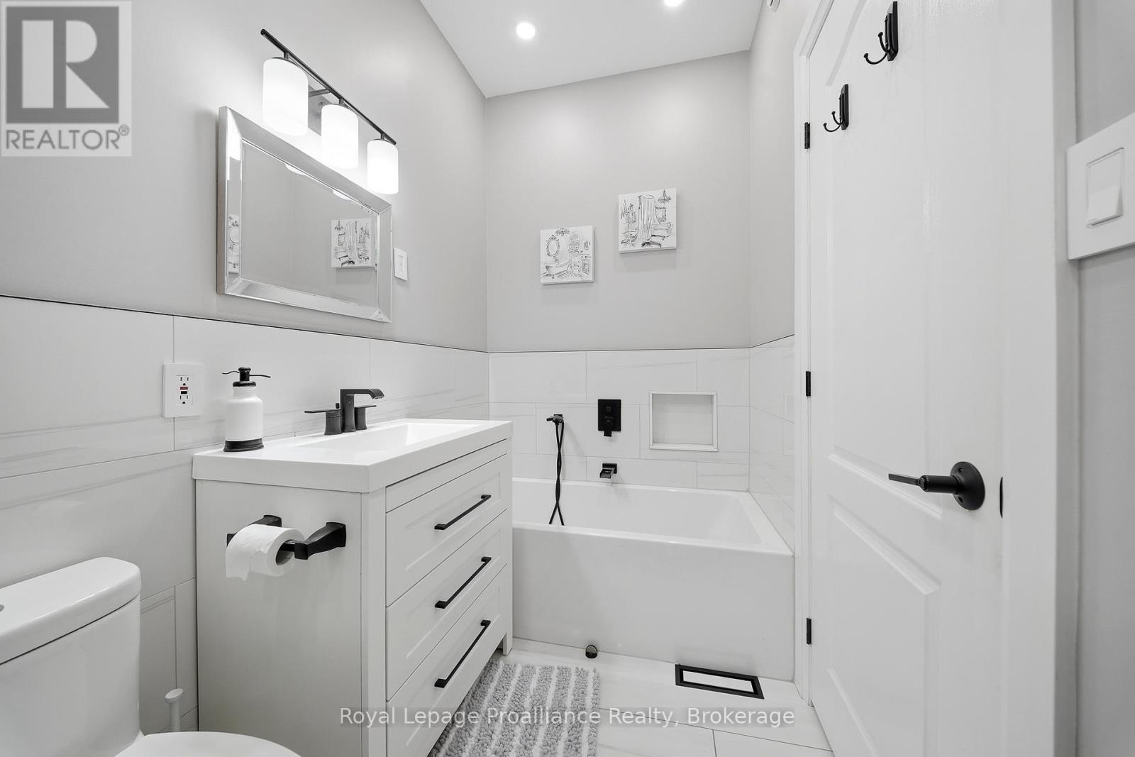 29 Hickory Grove, Belleville, Ontario  K8N 5X6 - Photo 21 - X13476008