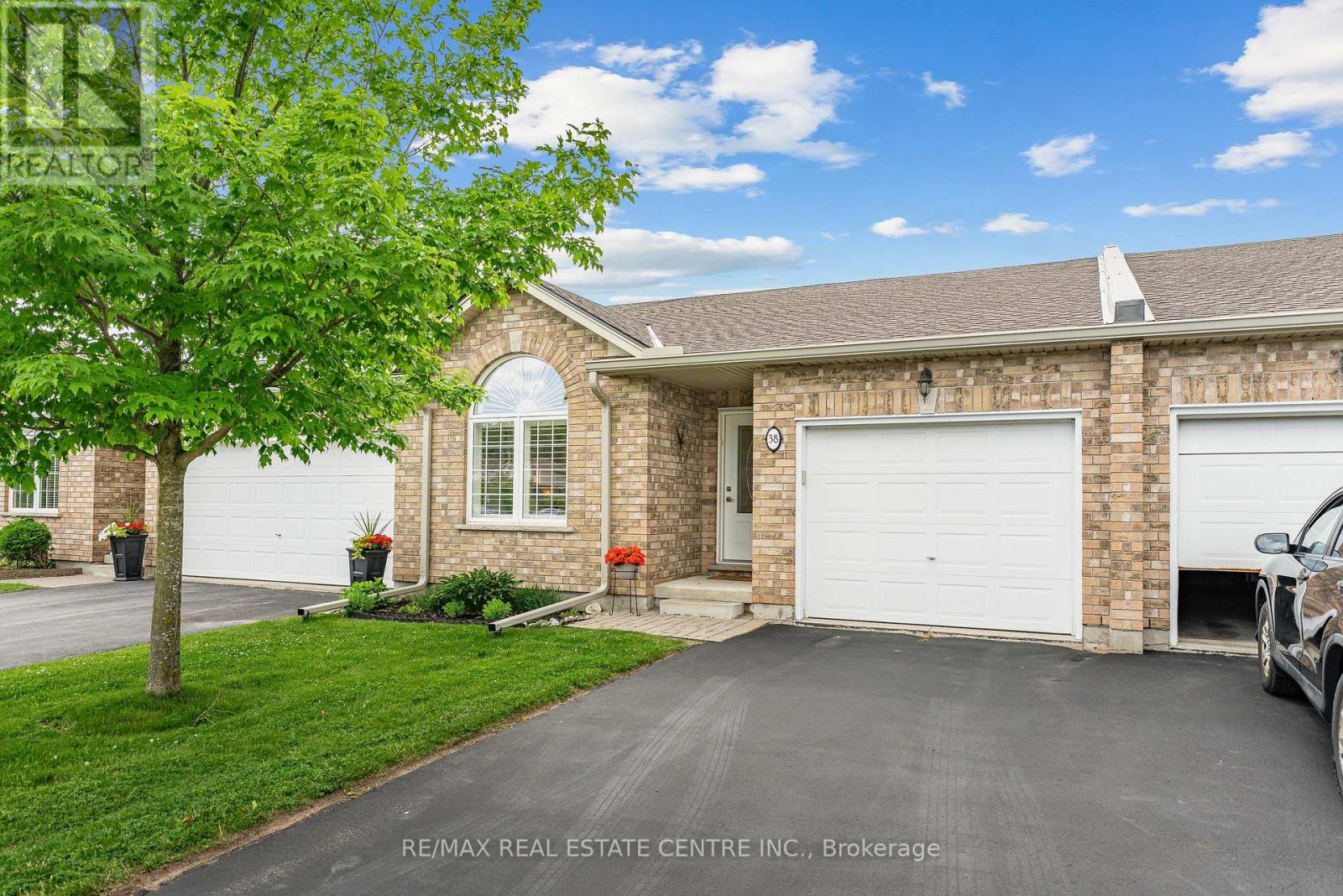 38 - 35 Green Gate Boulevard, Cambridge, Ontario  N1T 0A3 - Photo 2 - X13476542