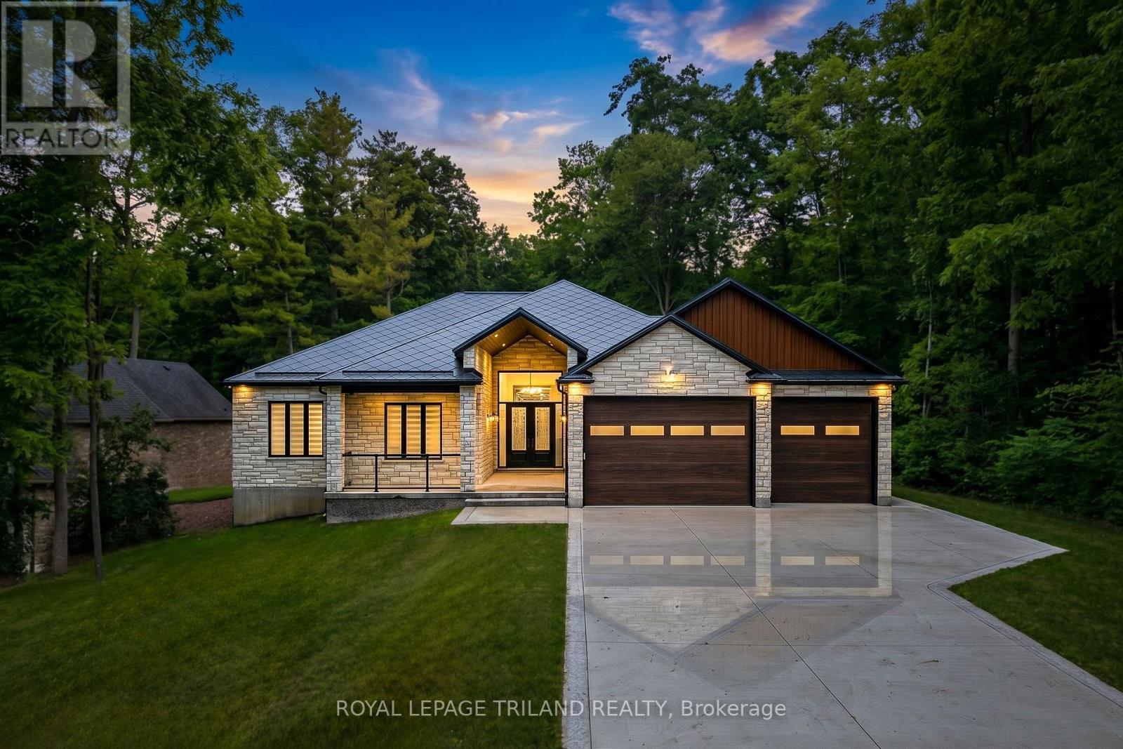 10175 Merrywood Drive, Lambton Shores, Ontario  N0M 1T0 - Photo 1 - X13475322