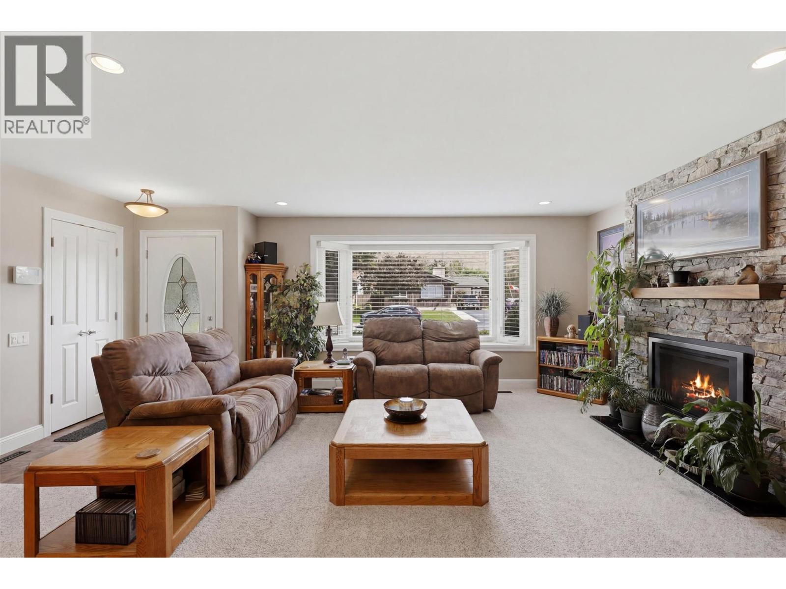 2524 Tupela Drive, Kamloops, British Columbia  V2B 6V6 - Photo 9 - 10391439