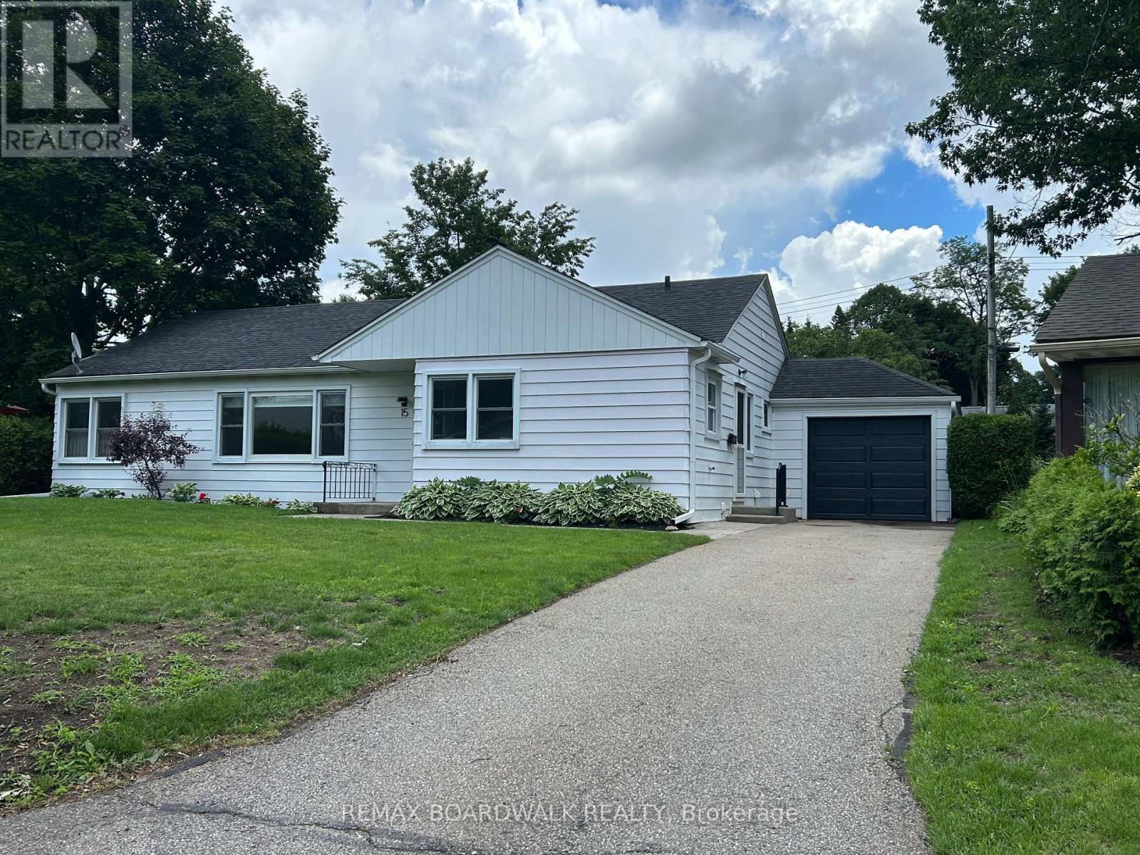 15 BUTTERFIELD PLACE, Brockville, Ontario