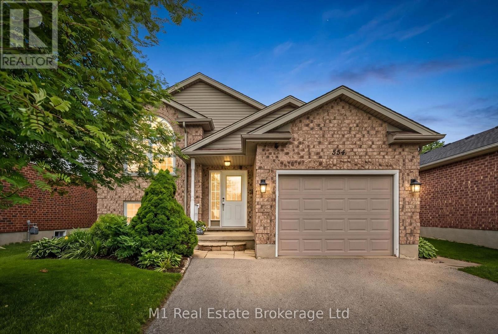 584 MCTAVISH STREET, Centre Wellington, Ontario
