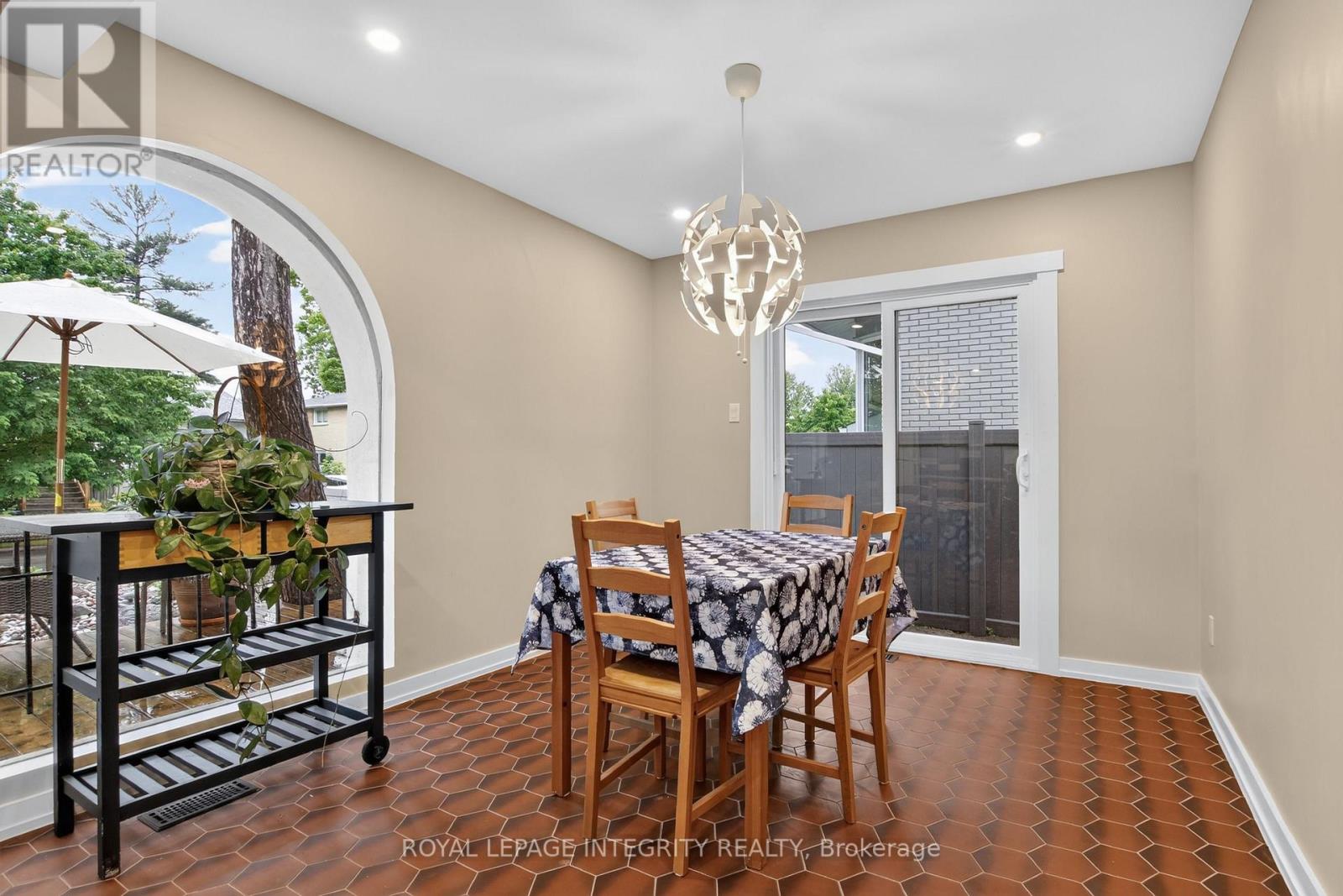 954 Watson Street, Ottawa, Ontario K2B 6C2 - Photo 12 - X13476472