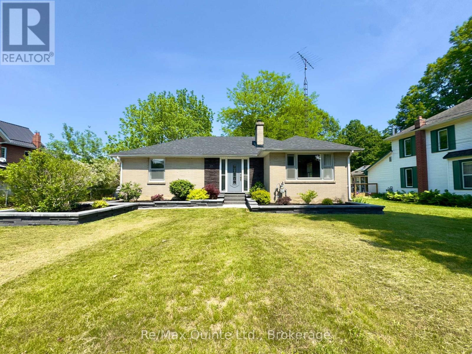 27 CENTRE STREET, Brighton, Ontario