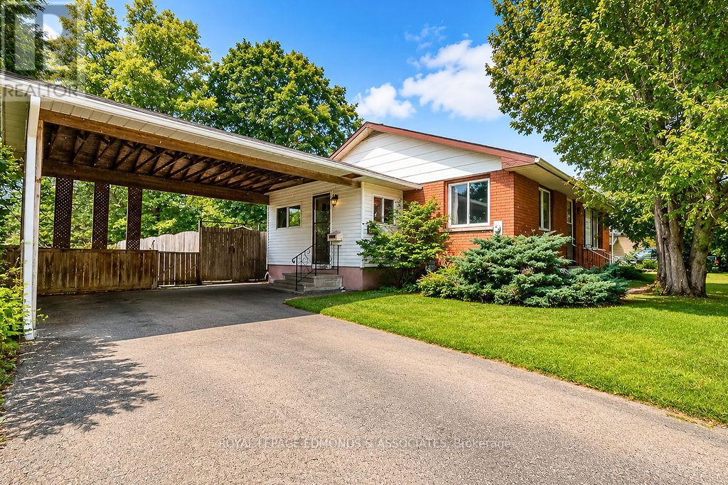 27 ACHRAY ROAD, Laurentian Valley, Ontario