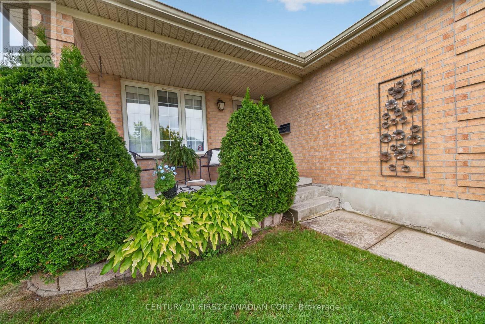 70 Juniper Crescent, Strathroy-Caradoc, Ontario  N7G 4H1 - Photo 4 - X13480338