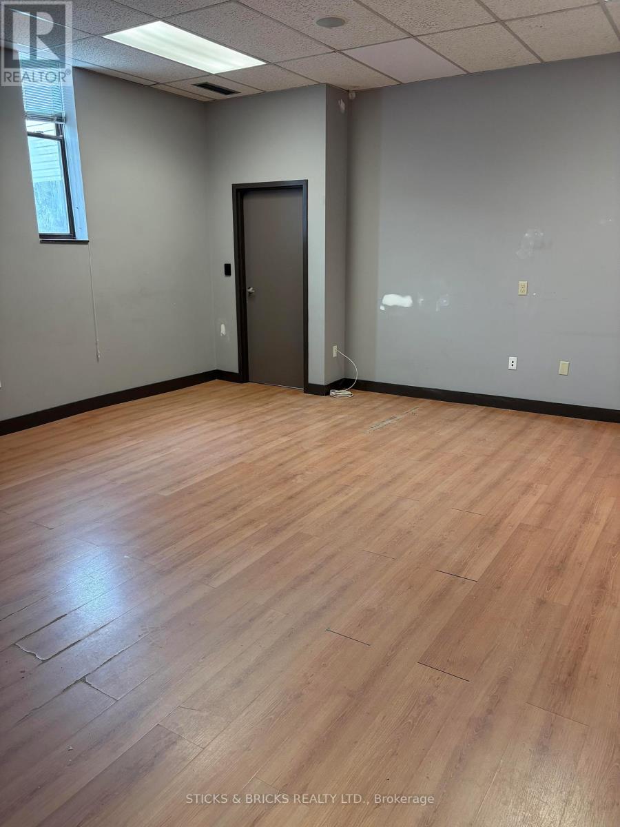 203 - 4673 Ontario Avenue, Niagara Falls, Ontario L2E 3R1 - Photo 2 - X13474712