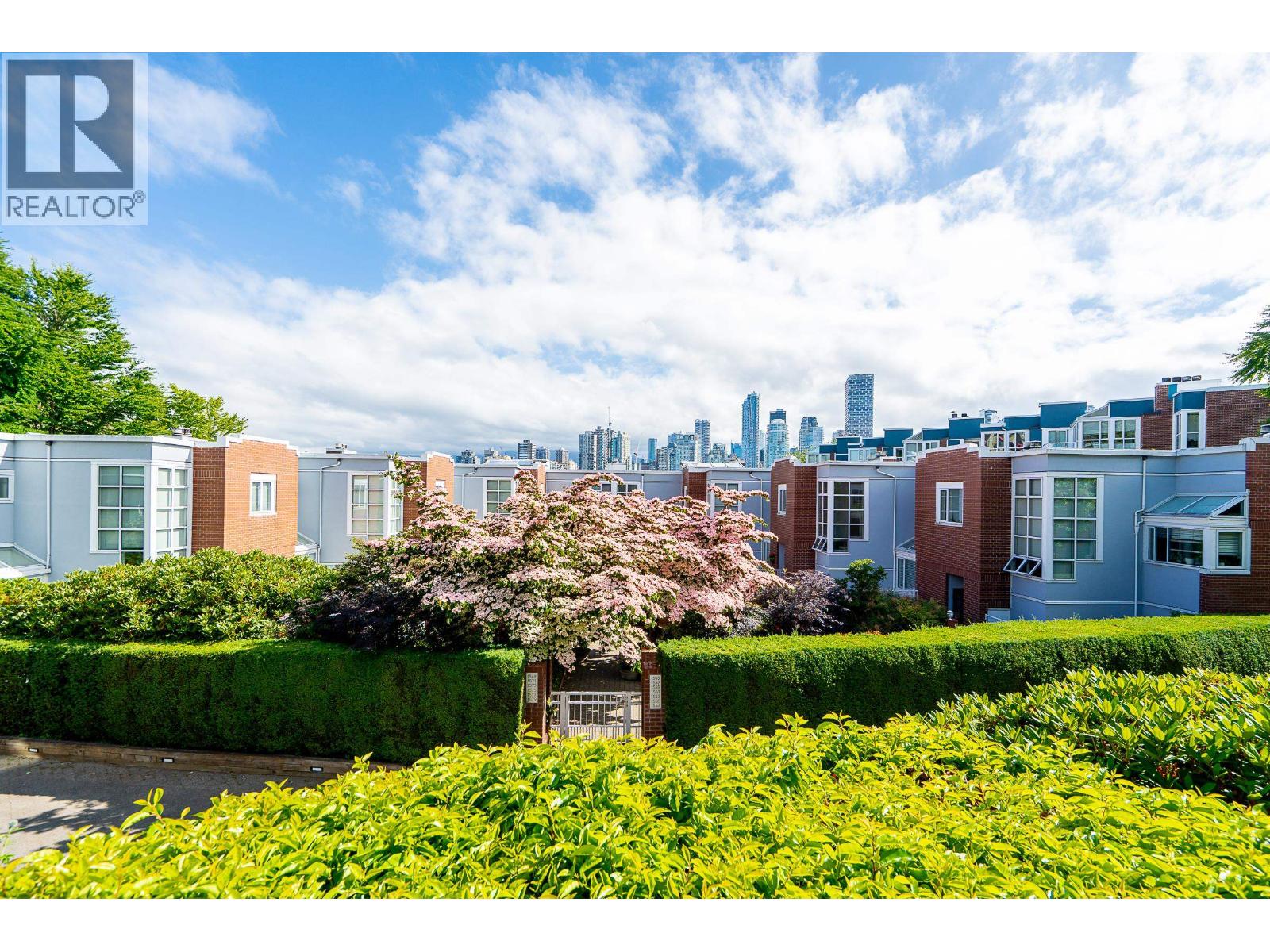 102 1530 MARINER WALK