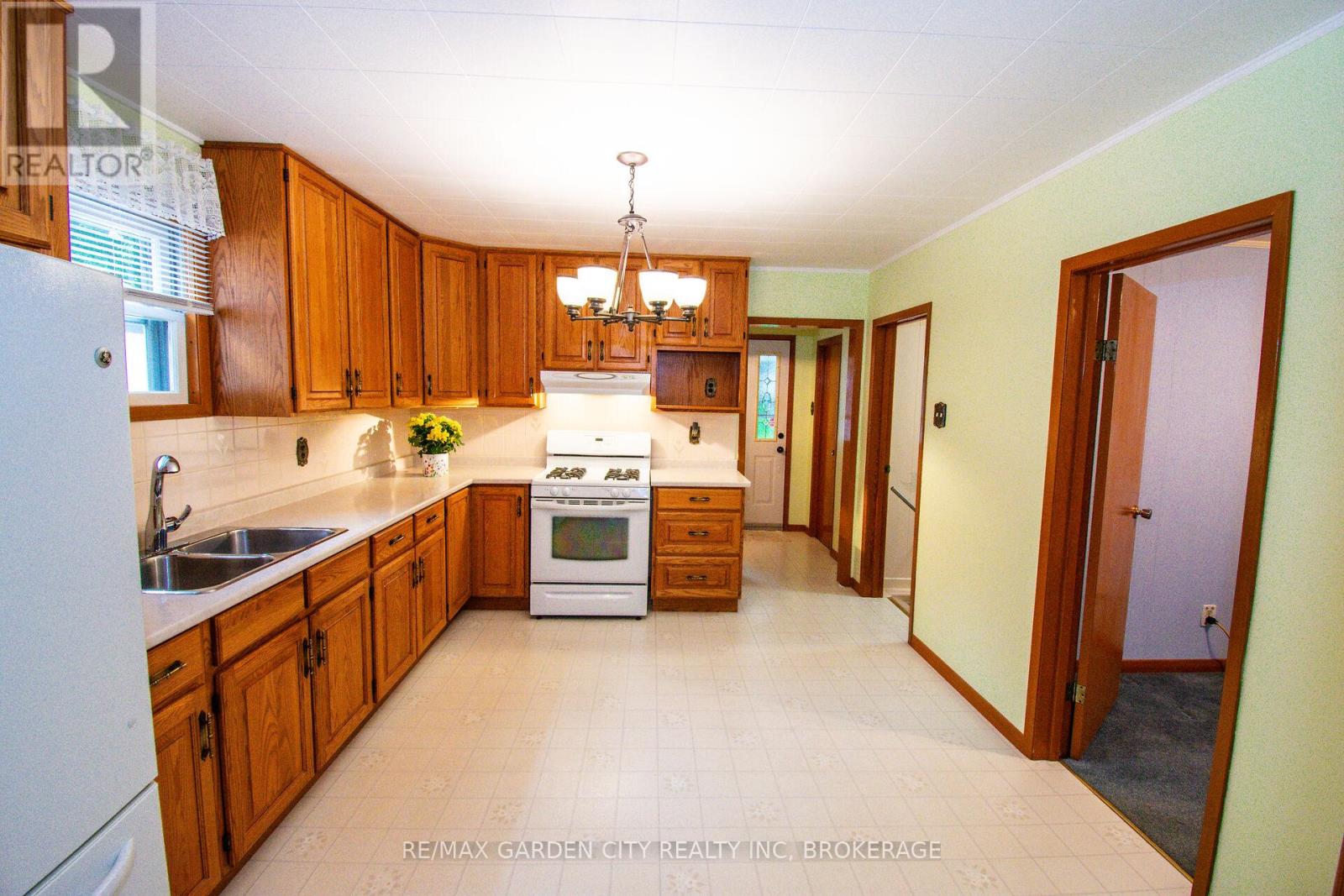 38 Mildred Avenue, St. Catharines, Ontario  L2R 6J1 - Photo 13 - X13475530
