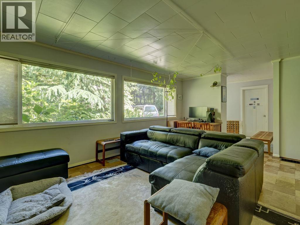 999 Reed Road, Gibsons, British Columbia  V0N 1V7 - Photo 10 - R3138974