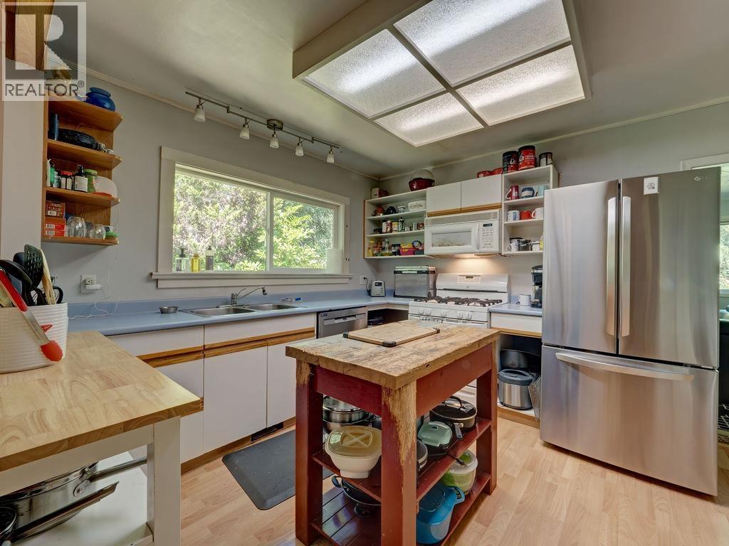 999 Reed Road, Gibsons, British Columbia  V0N 1V7 - Photo 12 - R3138974