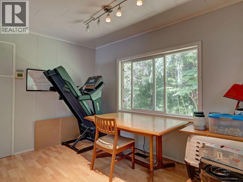 999 Reed Road, Gibsons, British Columbia  V0N 1V7 - Photo 13 - R3138974