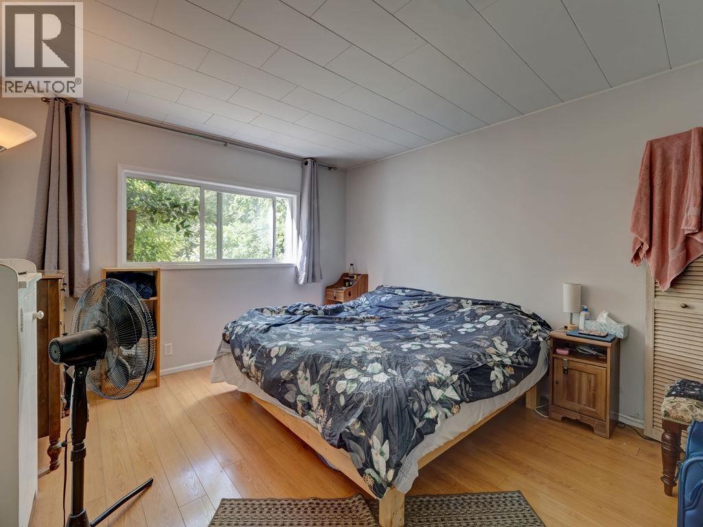 999 Reed Road, Gibsons, British Columbia  V0N 1V7 - Photo 16 - R3138974