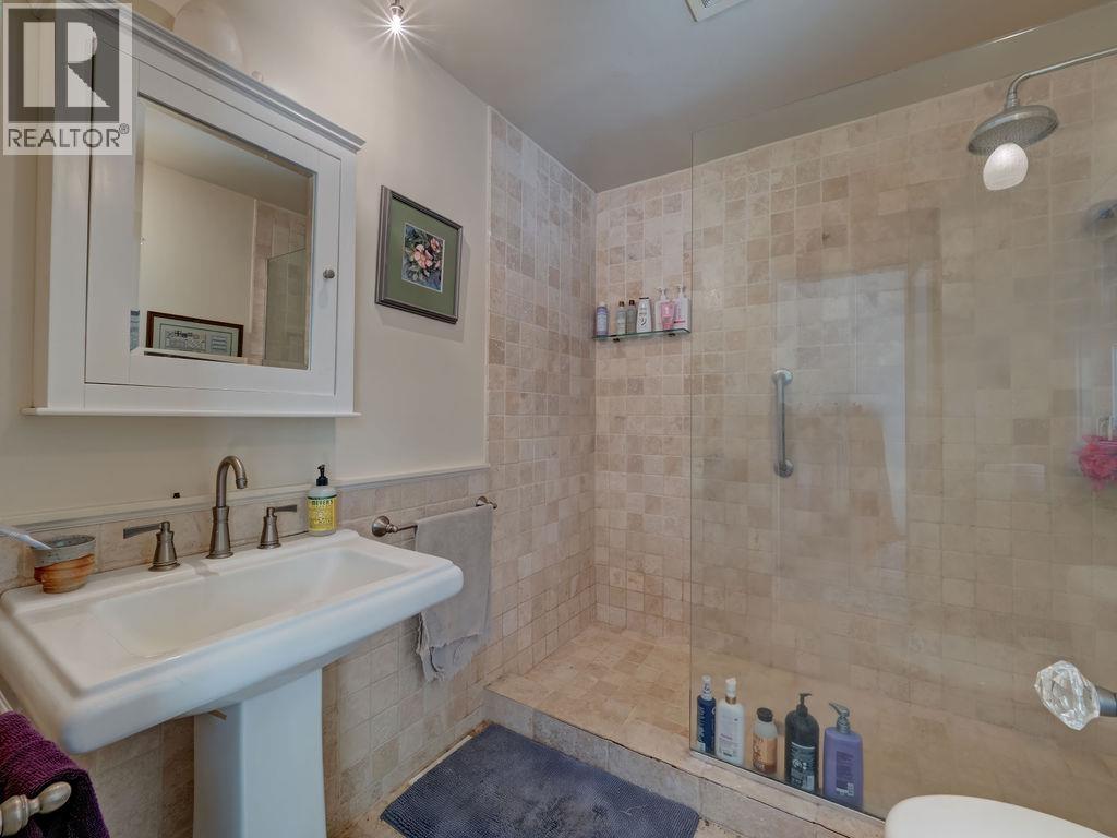 999 Reed Road, Gibsons, British Columbia  V0N 1V7 - Photo 18 - R3138974