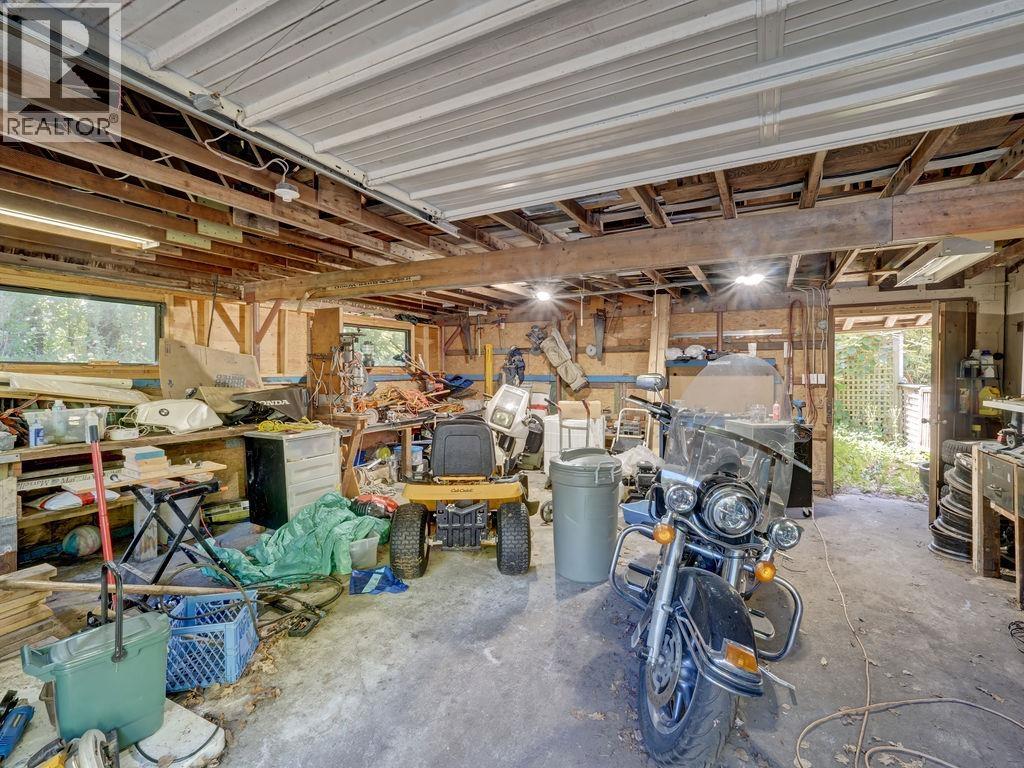 999 Reed Road, Gibsons, British Columbia  V0N 1V7 - Photo 19 - R3138974
