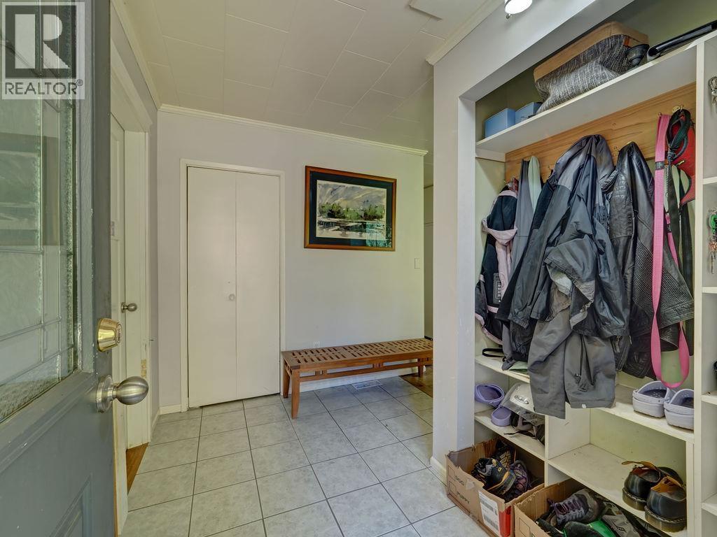 999 Reed Road, Gibsons, British Columbia  V0N 1V7 - Photo 7 - R3138974