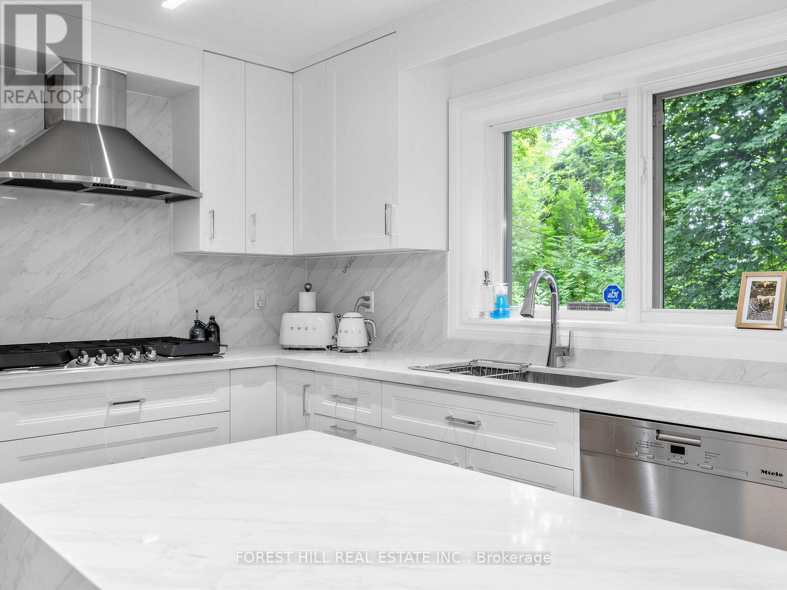144 Old Forest Hill Road, Toronto, Ontario  M5N 2N8 - Photo 13 - C13480150
