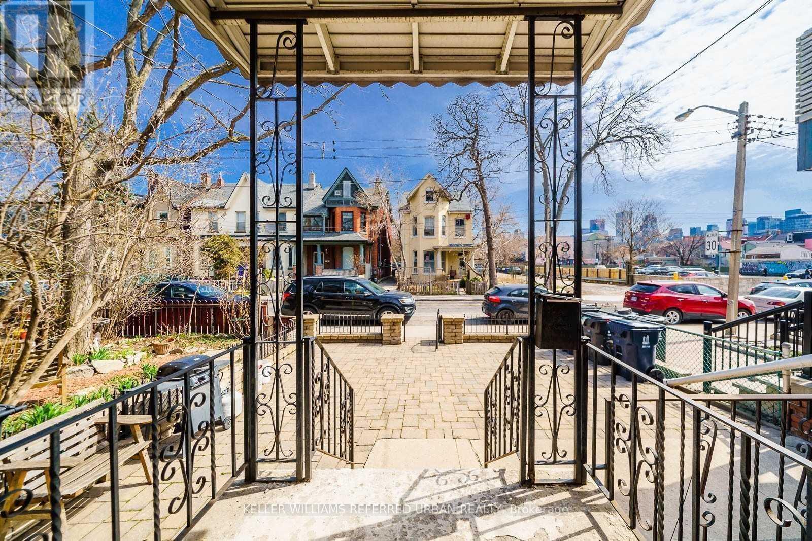 #main - 58 Bellevue Avenue, Toronto, Ontario  M5T 2N4 - Photo 12 - C13480202