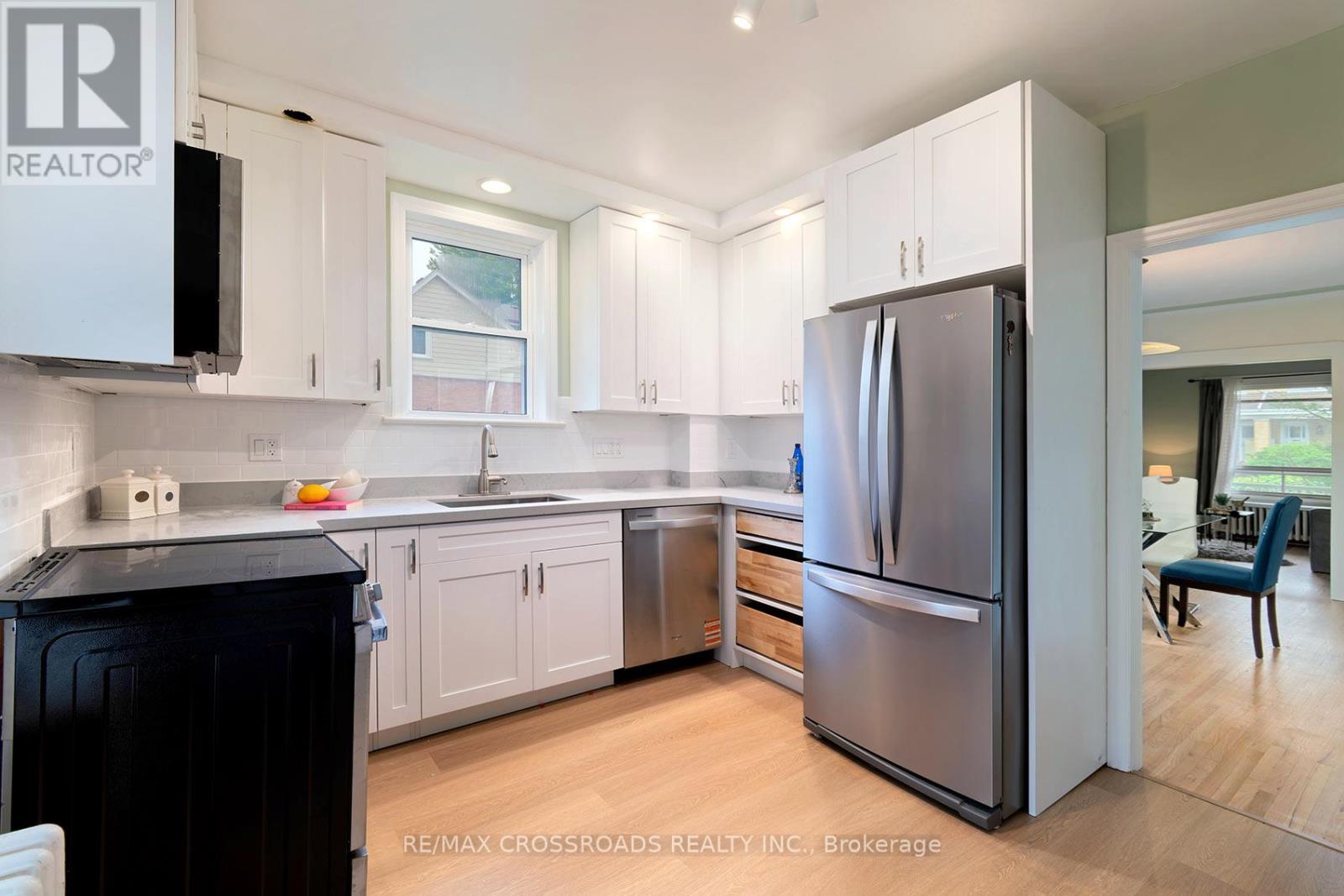 90 Milverton Boulevard, Toronto, Ontario  M4J 1T8 - Photo 12 - E13480152