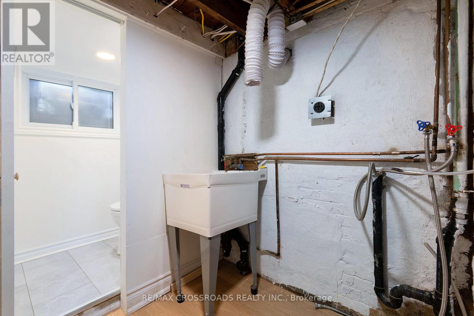 90 Milverton Boulevard, Toronto, Ontario  M4J 1T8 - Photo 33 - E13480152