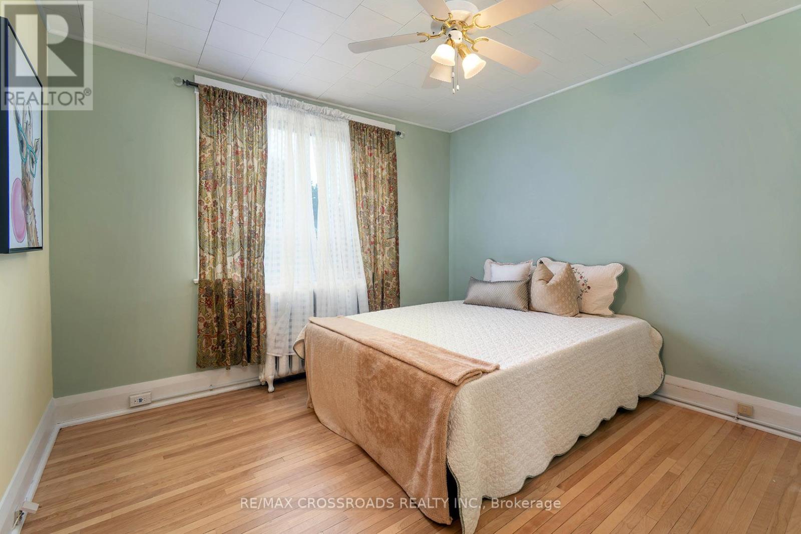 90 Milverton Boulevard, Toronto, Ontario  M4J 1T8 - Photo 23 - E13480152