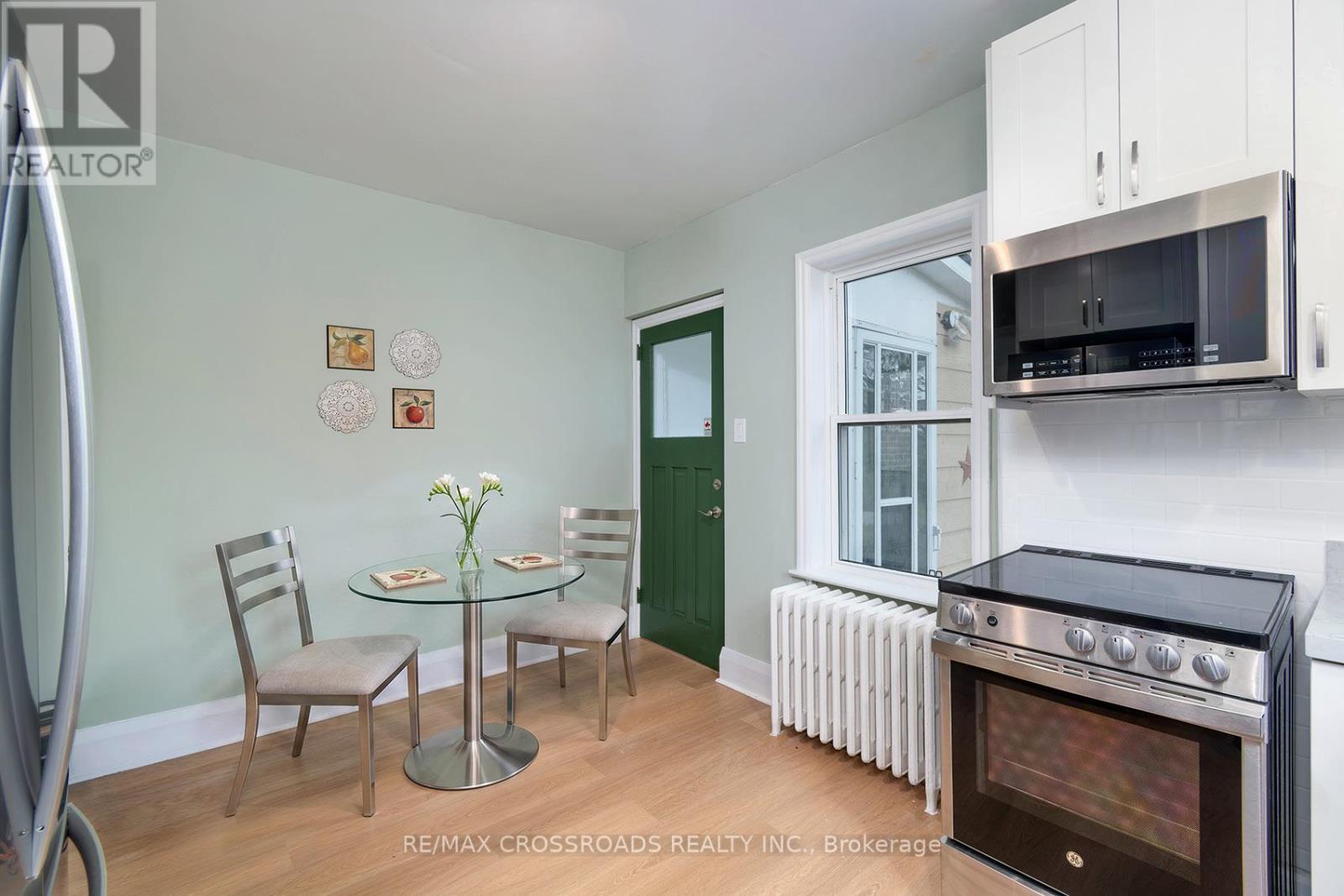 90 Milverton Boulevard, Toronto, Ontario  M4J 1T8 - Photo 13 - E13480152