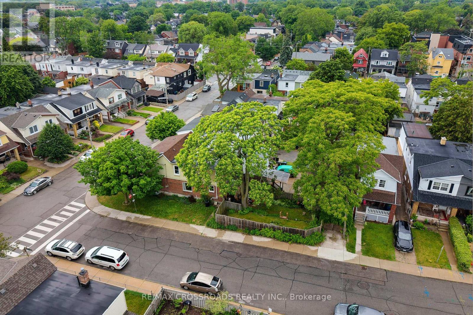 90 Milverton Boulevard, Toronto, Ontario  M4J 1T8 - Photo 40 - E13480152