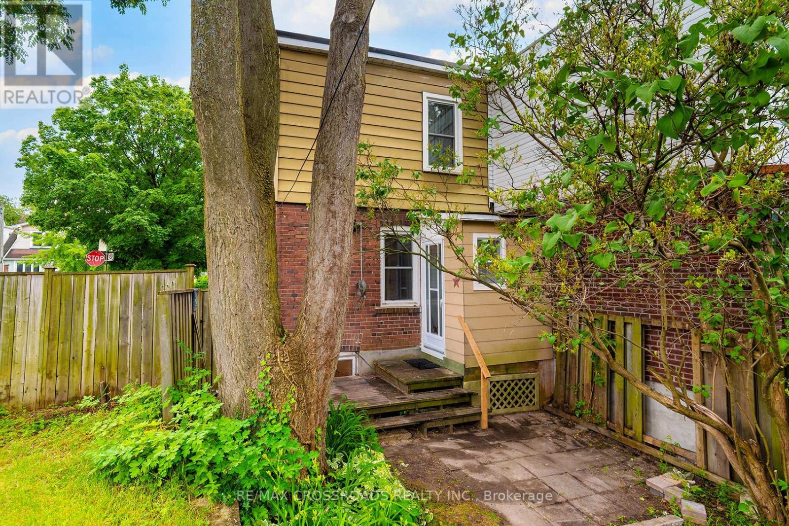 90 Milverton Boulevard, Toronto, Ontario  M4J 1T8 - Photo 38 - E13480152