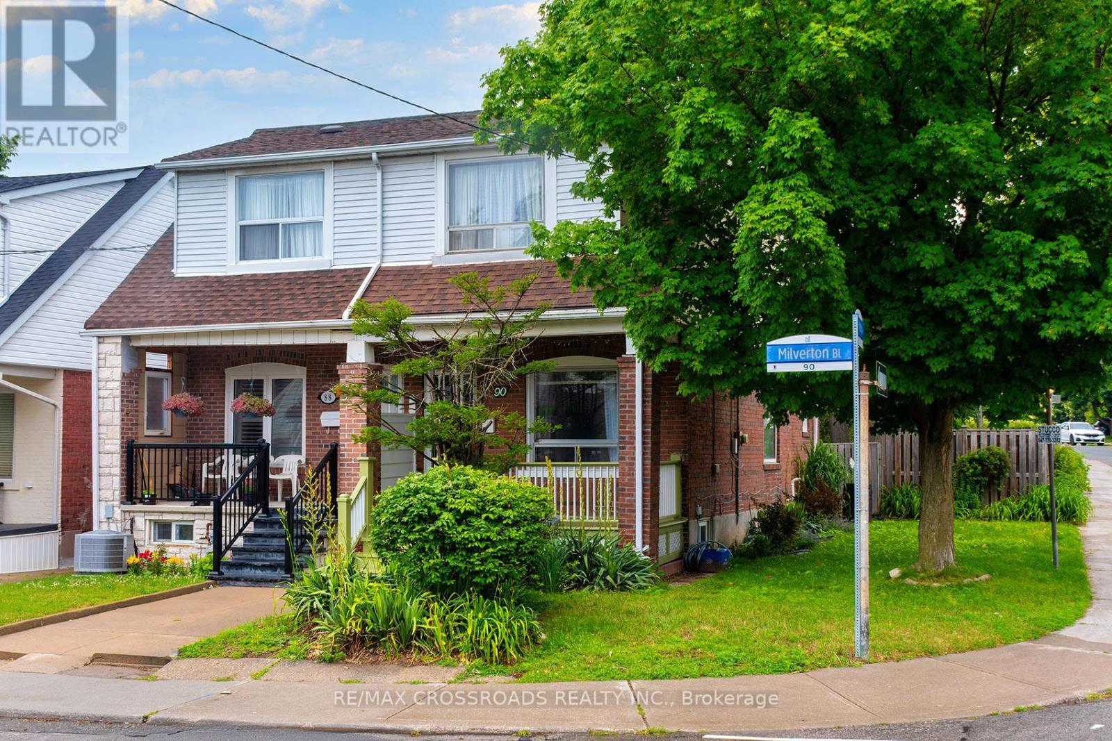 90 Milverton Boulevard, Toronto, Ontario  M4J 1T8 - Photo 5 - E13480152