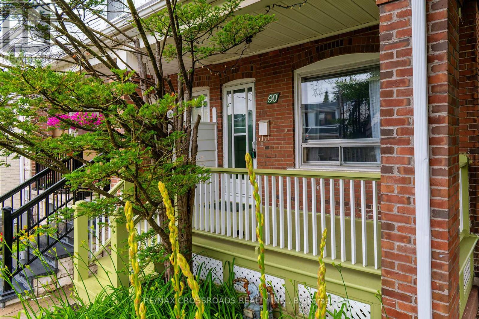 90 Milverton Boulevard, Toronto, Ontario  M4J 1T8 - Photo 3 - E13480152