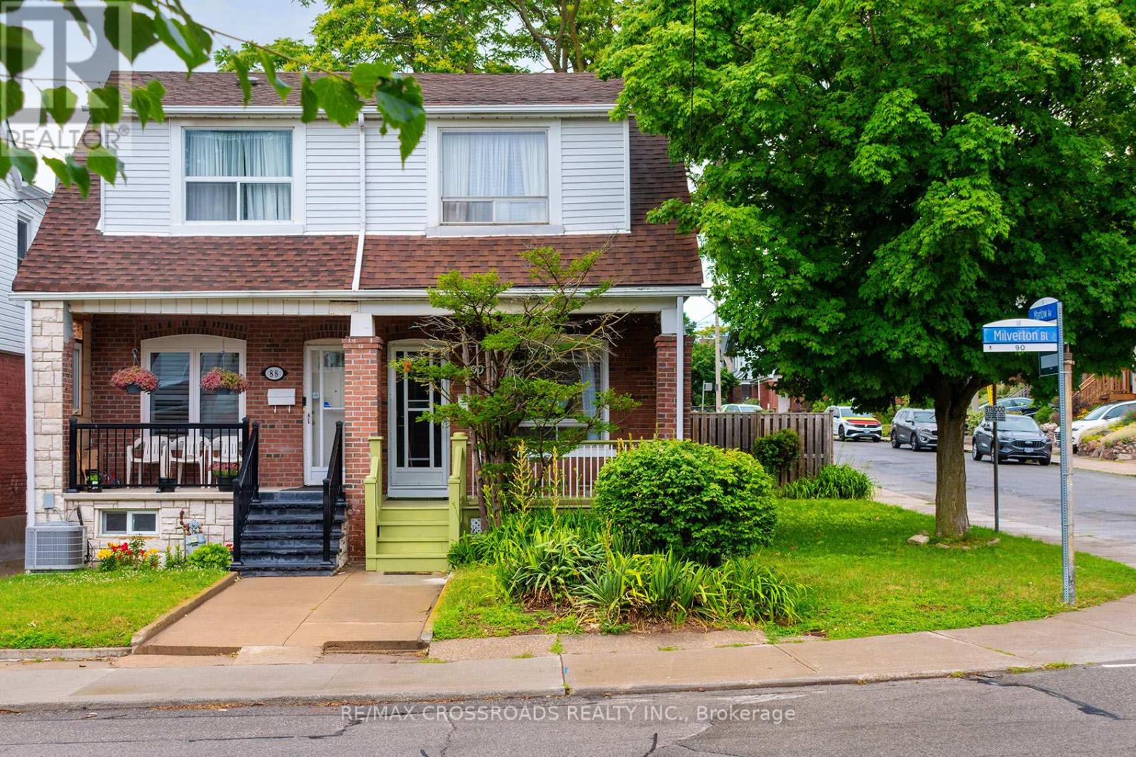 90 Milverton Boulevard, Toronto, Ontario  M4J 1T8 - Photo 42 - E13480152