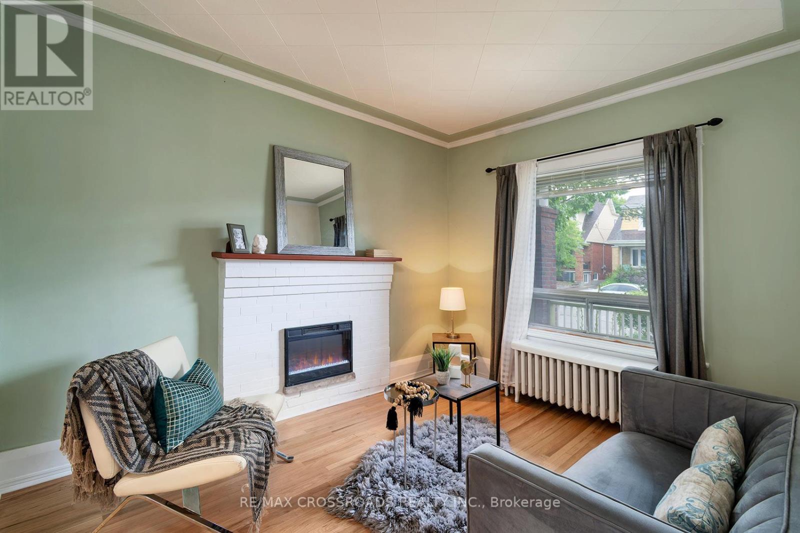 90 Milverton Boulevard, Toronto, Ontario  M4J 1T8 - Photo 9 - E13480152