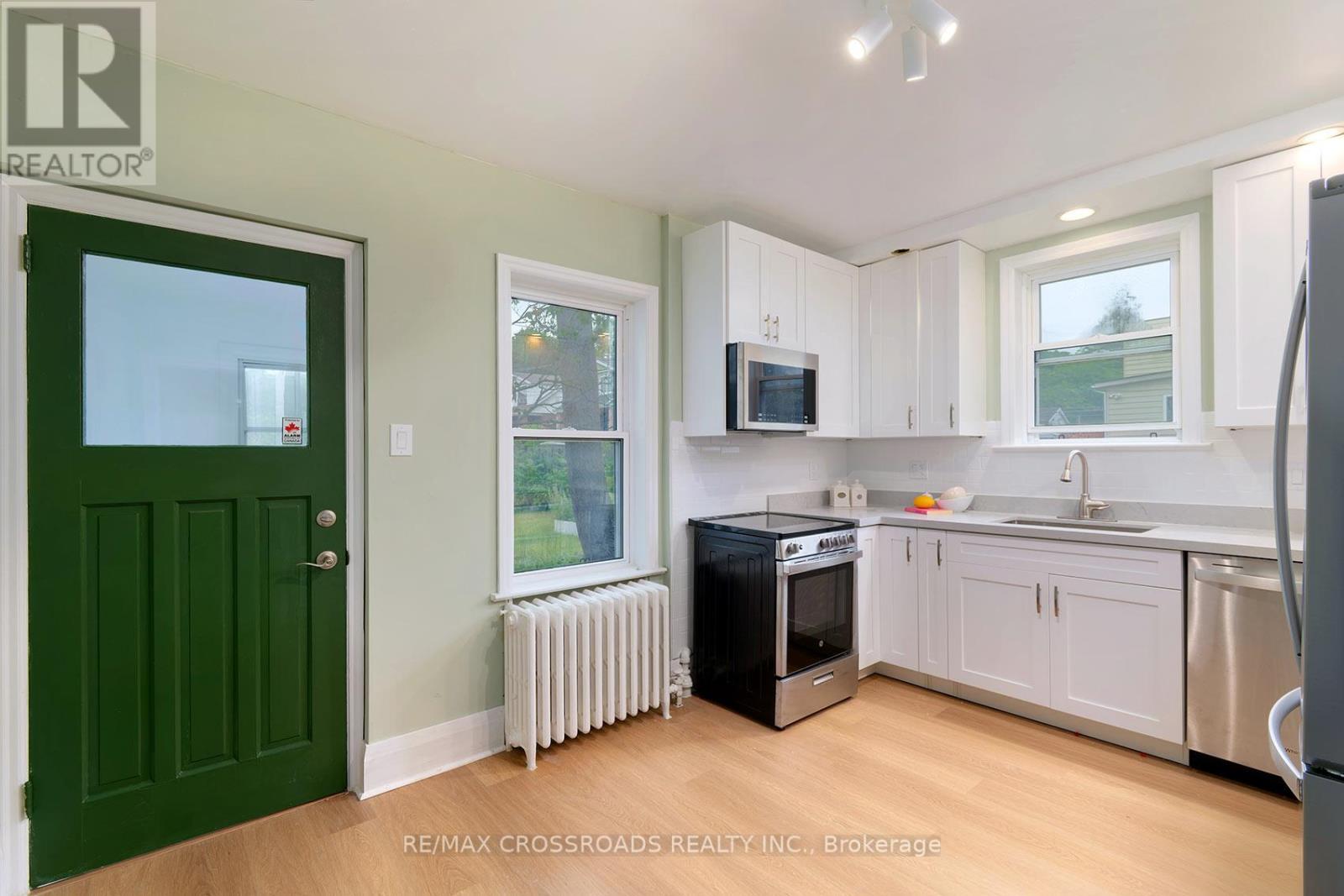90 Milverton Boulevard, Toronto, Ontario  M4J 1T8 - Photo 11 - E13480152